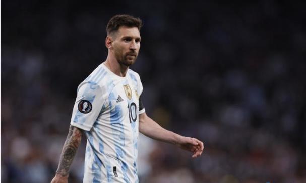 婚宴散席后回收喝剩茅台，主家多次追要在酒店窗帘后找到3箱，酒店否认服务员藏匿，双方已报案